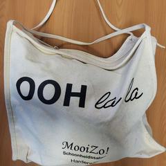 Linneväska Wit, rapporterat av Connexxion Noord Holland Noord Alkmaar med iLost