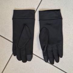 Hansker noirs, som rapportert av ilévia ved bruk av iLost