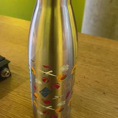 Fľaša na vodu Silver, ako bolo nahlásené MEININGER Hotel Berlin East Side Gallary pomocou iLost