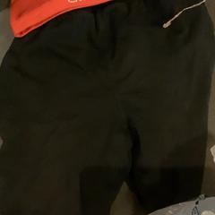 Shorts, Cap & Roupa interior Black and red, segundo informou MEININGER Hotel Brussels City Center usando iLost