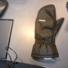 Handschuhe, gemeldet von SnowWorld Landgraaf über iLost