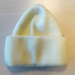 Kleding  - Muts geel, zoals gemeld door Centraal magazijn met iLost
