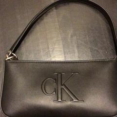 Borsa, come riportato da Qbuzz U-OV utilizzando iLost