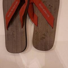 Sabatilles slippee slippw3, segons ha informat Van der Valk Hotel Schiphol mitjançant iLost