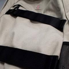 バックパック Beige,  De Vries がiLostで Qbuzz Fryslân によって報告されました