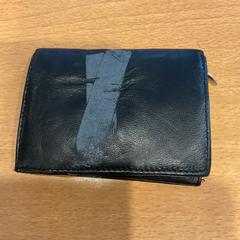 Cartera Szucs, Hongarije, segons ha informat Gemeente Amsterdam - Bureau Gevonden Voorwerpen mitjançant iLost