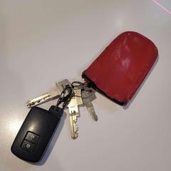 Autosleutels 3 sleutels en een autosleutel, gisa salatu by Gemeente Duiven iLost erabiliz