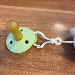 Knuffel met speen, som rapportert av Pathé Amersfoort ved bruk av iLost