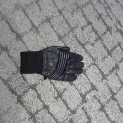 Rukavice, jak nahlášeno Relais Azalys pomocí iLost