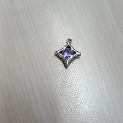 Schmuck Argent et violet, gemeldet von IKEA Tours über iLost
