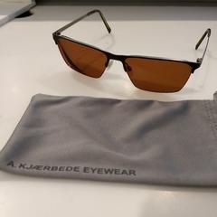 Solglasögon Hoesje merk A. Kjaerbede eyewear, rapporterat av H’ART Museum med iLost