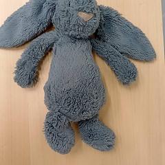 Doudou lapin, como reportado por IKEA Toulouse utilizando o iLost