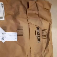 الصندوق & الحزمة amazon، كما تم الإبلاغ عنه بواسطة Leonardo Royal Hotel Amsterdam عبر iLost