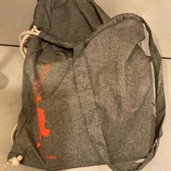 Borsetta Montecristo, come riportato da MEININGER Hotel Marseille Centre la Joliette utilizzando iLost