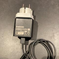 Black samsung charger، كما تم الإبلاغ عنه بواسطة Conscious Hotel Vondelpark عبر iLost
