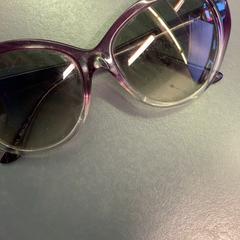 İLost kullanarak Eindhoven Airport tarafından bildirildiği gibi Güneş gözlüğü Paars