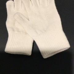 手袋 Wit がiLostで IKEA Wilrijk によって報告されました