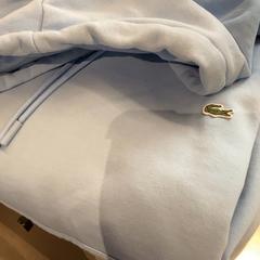 Jersei Light blue, segons ha informat MEININGER Hotel Leipzig Hauptbahnhof mitjançant iLost