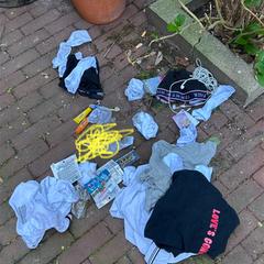 Kleding, persoonlijke spullen, sleutels, amint azt az iLostnak jelentették.