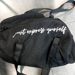 Turnpike táska -zwart, amint azt Centraal magazijn az iLost segítségével jelentette.