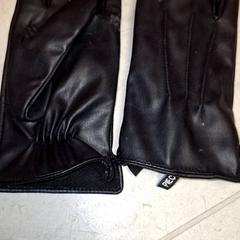 Luvas, como reportado por Qbuzz DMG utilizando o iLost