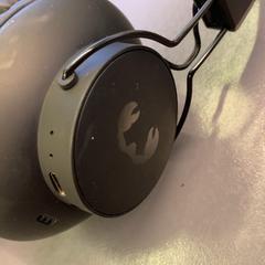 Hörlurar Zwart, rapporterat av Eindhoven Airport med iLost