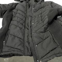 Casaco zwart met pels, como reportado por Centraal magazijn utilizando o iLost