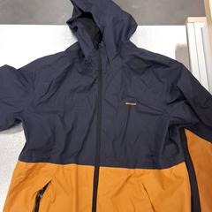 Jas Zwart oranje, zoals gemeld door IKEA Eindhoven met iLost