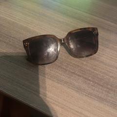 Eguzkitako betaurrekoak, gisa salatu by Van der Valk Hotel Haarlem iLost erabiliz