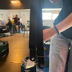 Schouderband zwart schouderband tas, zoals gemeld door Into The Great Wide Open met iLost