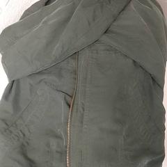 Kleding - Jas, como reportado por Centraal magazijn utilizando o iLost