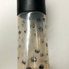 Fľaša Zwart, ako bolo nahlásené Burgers' Zoo pomocou iLost