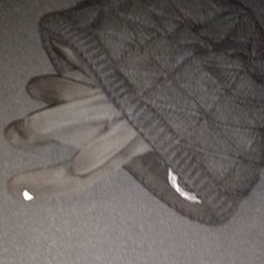 Beanie met handschoenen, som rapportert av TivoliVredenburg ved bruk av iLost