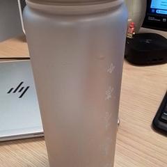 İLost kullanarak Qbuzz Fryslân tarafından bildirildiği gibi Içki şişesi