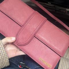 Jacquemus Red / purple hand bag, come riportato a iLost
