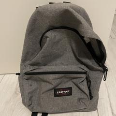 Grijze eastpak rugtas, as reported to iLost