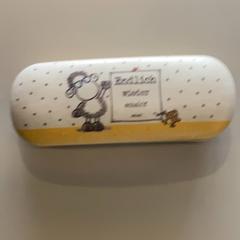 Glasses case with glasses, as reported by MEININGER Hotel Berlin Airport using iLost