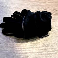 Luvas, como reportado por EBS Tramplein utilizando o iLost