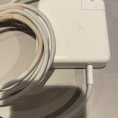 Macbook oplader Wit, zoals gemeld door Van der Valk Hotel Schiphol met iLost