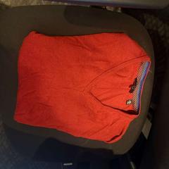 كنزة صوفية، كما تم الإبلاغ عنه بواسطة Van der Valk Hotel Amsterdam-Amstel عبر iLost