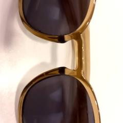 Óculos de sol, como reportado por Arriva Limburg Noord utilizando o iLost