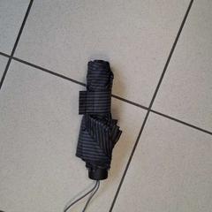 مظلة قابلة للطي Rayures grises et noiresbn ;، كما تم الإبلاغ عنه بواسطة ilévia عبر iLost