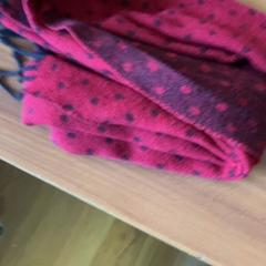 Shawl Rood, as reported by Pathé Rembrandt Utrecht using iLost