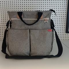 기저귀가방 Merk: skip hop, iLost를 사용하여 Qbuzz GD Groningen HS에 보고됨