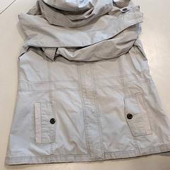 衣類 - Jas grijs がiLostで Regio Oost-Vlaanderen によって報告されました