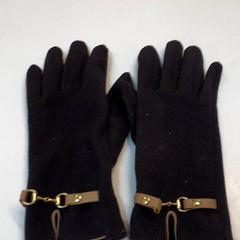 Gloves, as reported by IKEA Furuset using iLost
