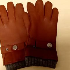 İLost kullanarak Mövenpick Hotel Amsterdam City Centre tarafından bildirildiği gibi Eldivenler