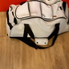 バッグ がiLostで Arriva Limburg Noord によって報告されました