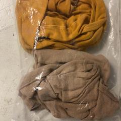 Baby romper Okergeel en beige, ako bolo nahlásené Artis pomocou iLost