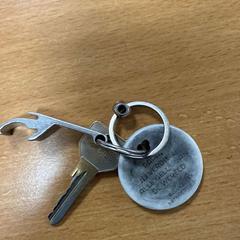 Nyckel hanger met tekst+ bieropener, rapporterat av VITAZ campus Sint-Niklaas med iLost